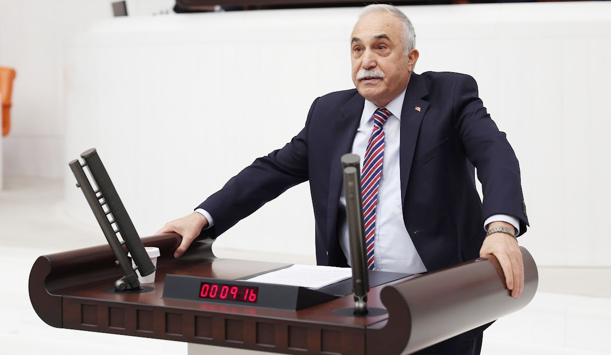 Milletvekilimiz Ahmet Eşref Fakıbaba: SMA, DMD gibi tarama testlerinin evlilik öncesi ücretsiz uygulanması mutlak gereklidir ve mevcut olan SMA ve DMD’li çocuklarımızın tedavisi için bir fon oluşturulmalı ve belirli vergiler bu fona aktarılmalıdır.