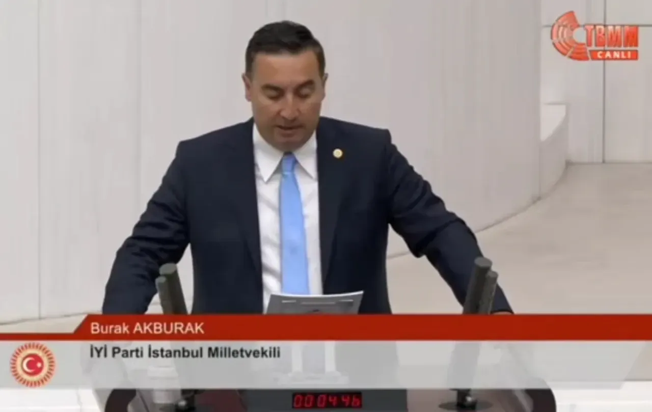 İstanbul Milletvekili Burak Akburak Yaz saati uygulamasına son verilmesi gerektiğine değindi