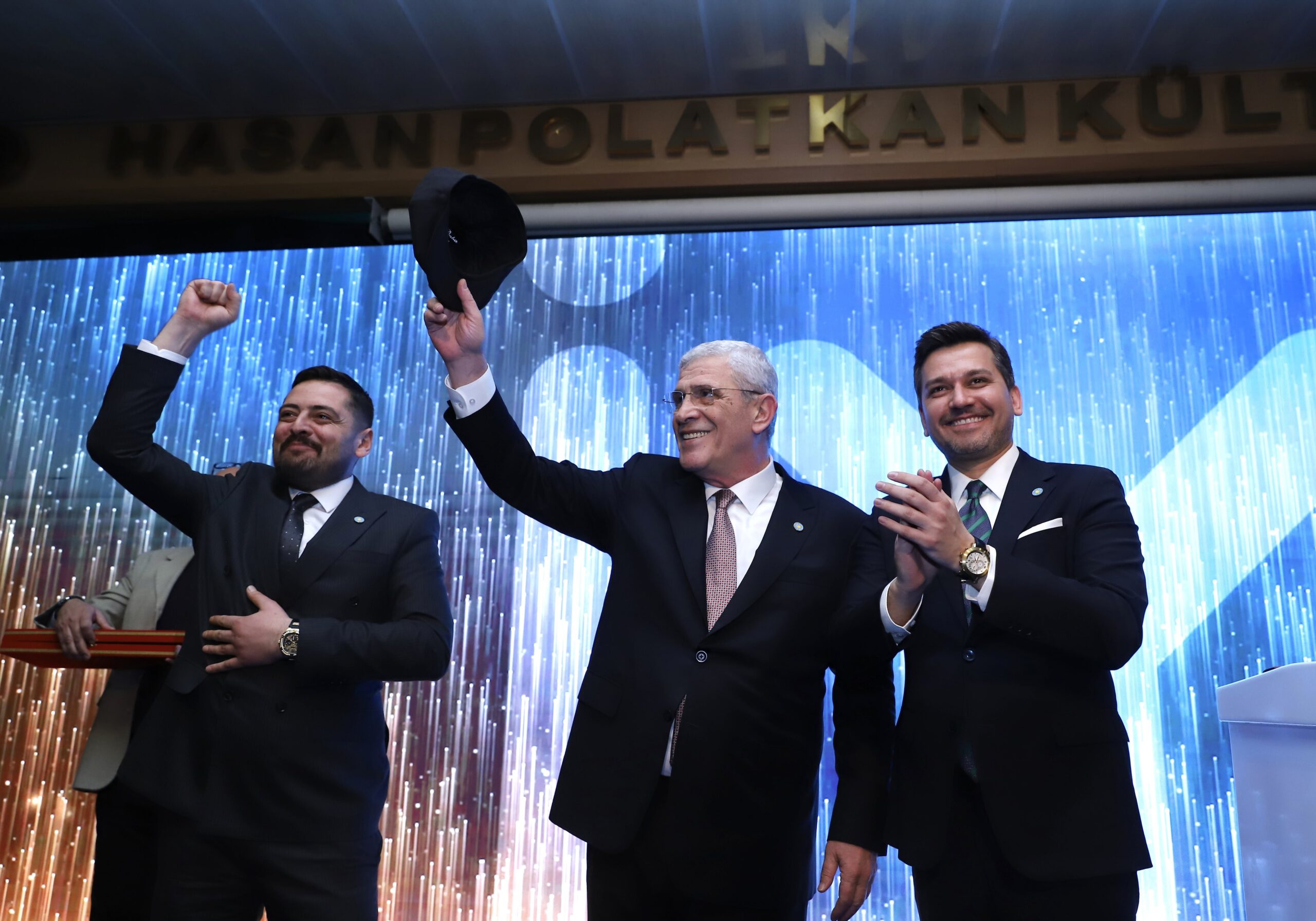 İYİ Parti Genel Başkanı Müsavat Dervişoğlu Partisinin Eskişehir Genişletilmiş İl Divan Toplantısına katıldı