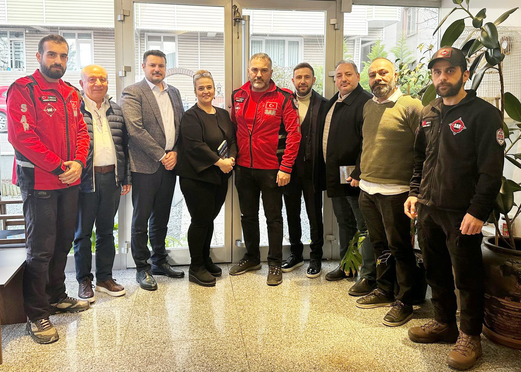 İYİ Parti İstanbul İl Başkan Yardımcısı Yakup Çebi ve yöneticiler, Sar Arama Kurtarma Acil Yardım Derneği’ni ziyaret