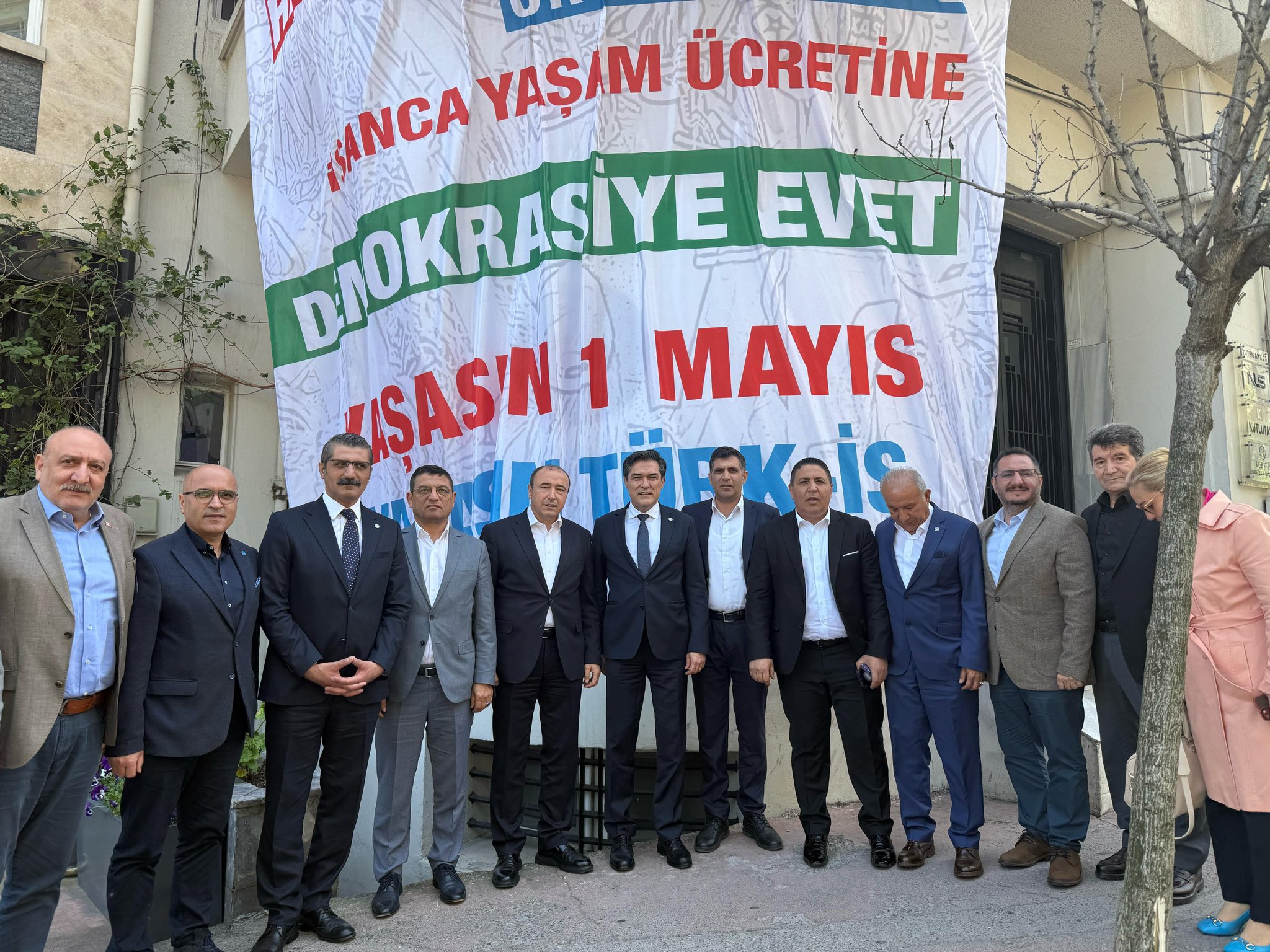 İYİ Parti Grup Başkan vekili Buğra Kavuncu, 1 Mayıs İşçi ve Emekçiler Bayramı vesilesiyle, İstanbul İl Başkanı Yücel Coşkun ile Devrimci İşçi Sendikaları Konfederasyonunu Ziyaret etti