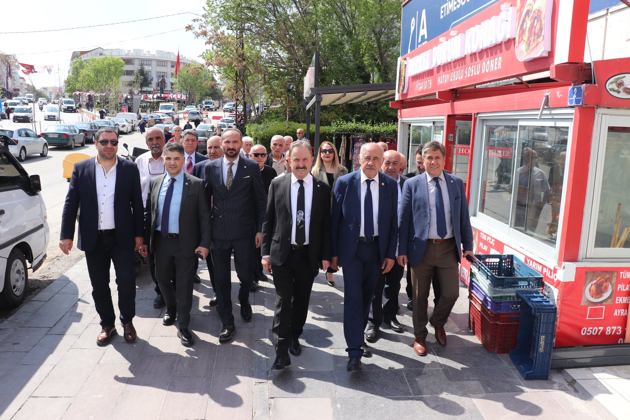 Ankara da İl ve İlçe Teşkilatlarından oluşan ekip Etimesgut ta esnaf ziyaretinde bulundu