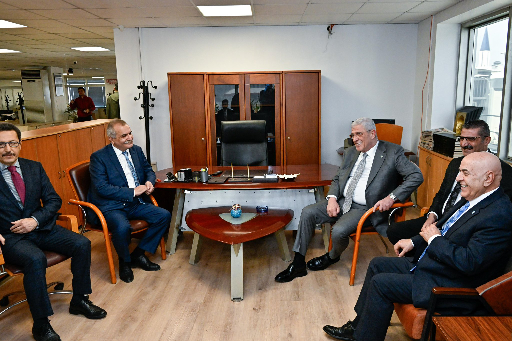 İYİ Parti Genel Başkanı Müsavat Dervişoğlu Yeniçağ gazetesine ziyarette bulundu