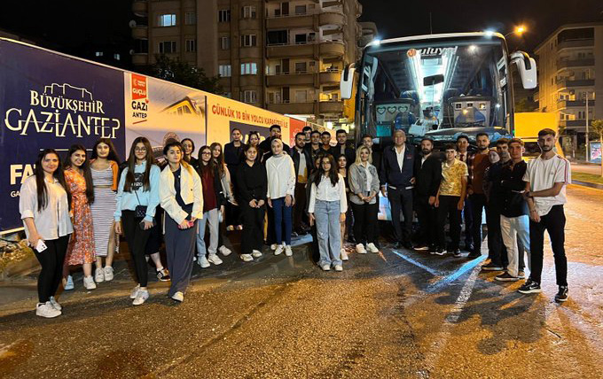 İYİ Gençlik Gaziantep Teşkilatı da Lozan Parktaki Grup toplantısı için Ankara Yolunda