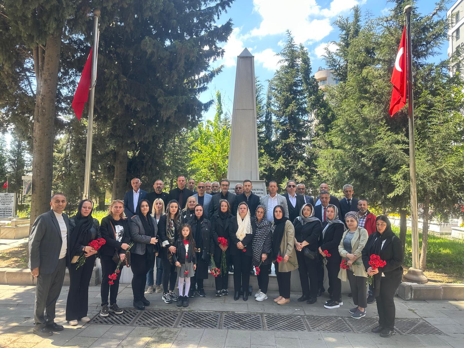 İYİ Parti İstanbul İl Başkanlığı Teşkilat üyeleri ve 2.Bölge İlçe Başkanları Edirnekapı Şehitliğindeydi