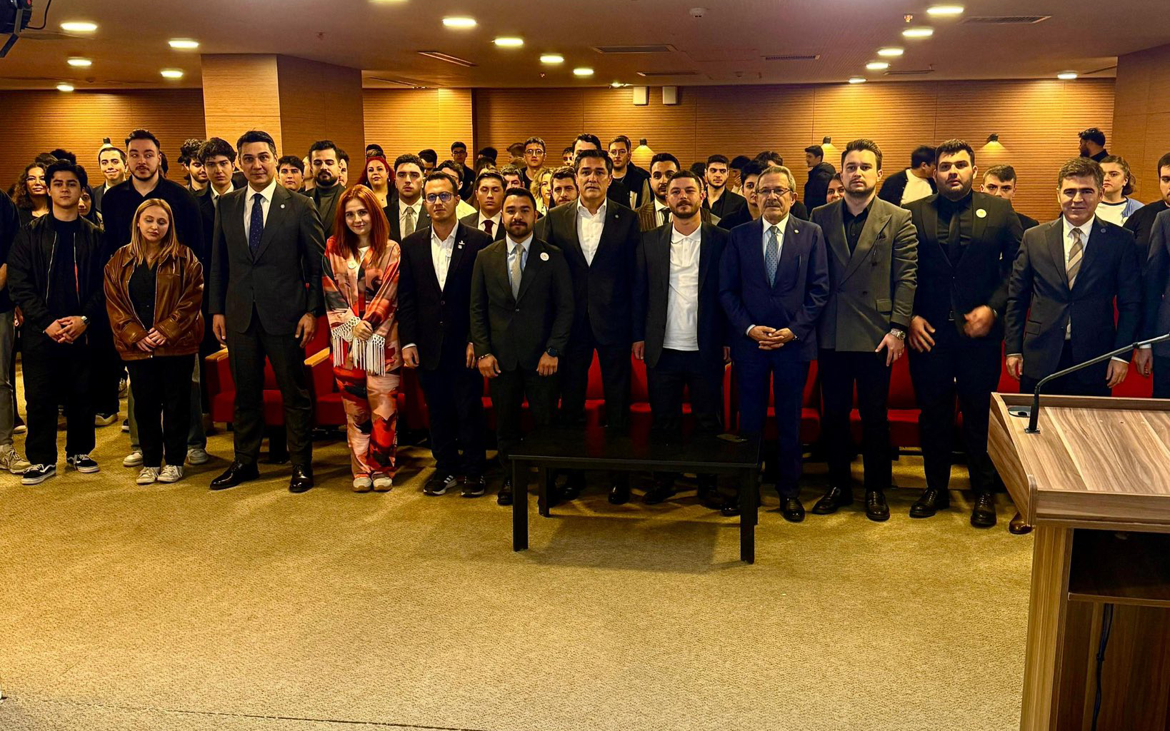 İYİ Gençlik İstanbul İl Teşkilatı Genel Merkez de Genel Başkan Yardımcıları ile bir araya geldi