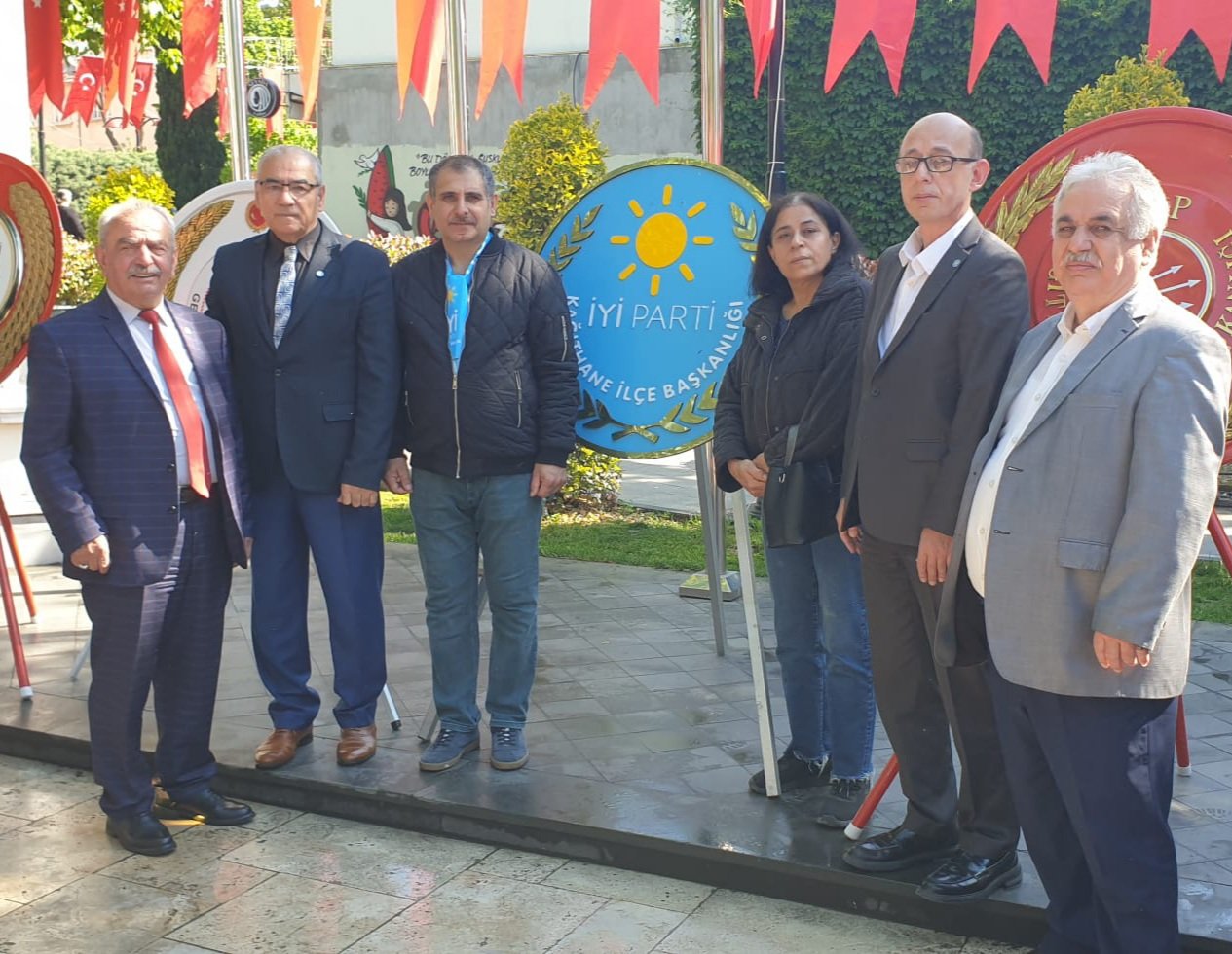 İYİ Parti Kağıthane İlçe Başkanlığı da 19 Mayıs Atatürk’ü Anma Gençnlik ve Spor Bayramı dolayısıyla çelenk sunumu gerçekleştirdi.
