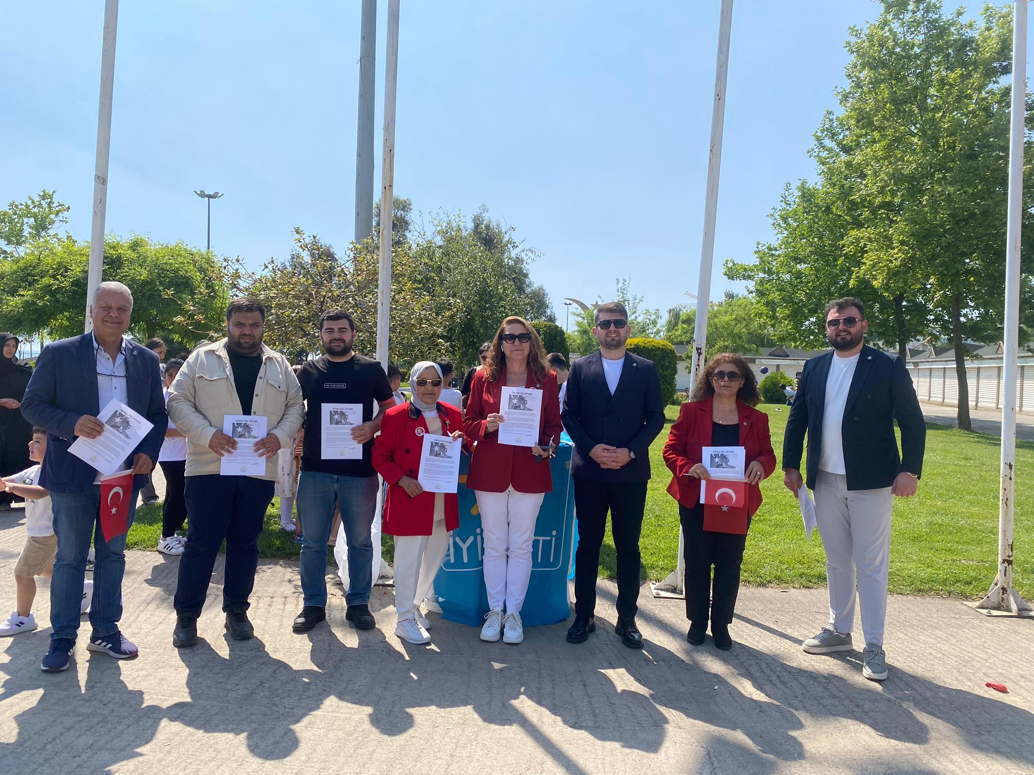 İYİ Gençlik Kocaeli, Darıca da Stand açarak Lozan Antlaşması ve Gençliğe Hitabeyi dağıttı