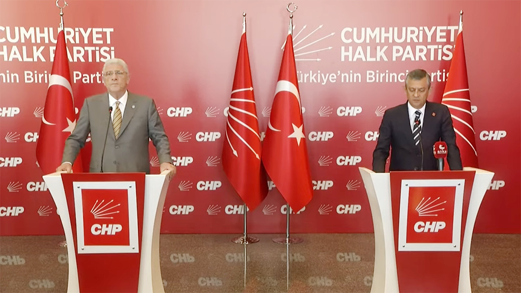 Genel Başkanımız Sn. Müsavat Dervişoğlu, CHP Genel Başkanı Sn. Özgür Özel ile ortak açıklama yapıyor