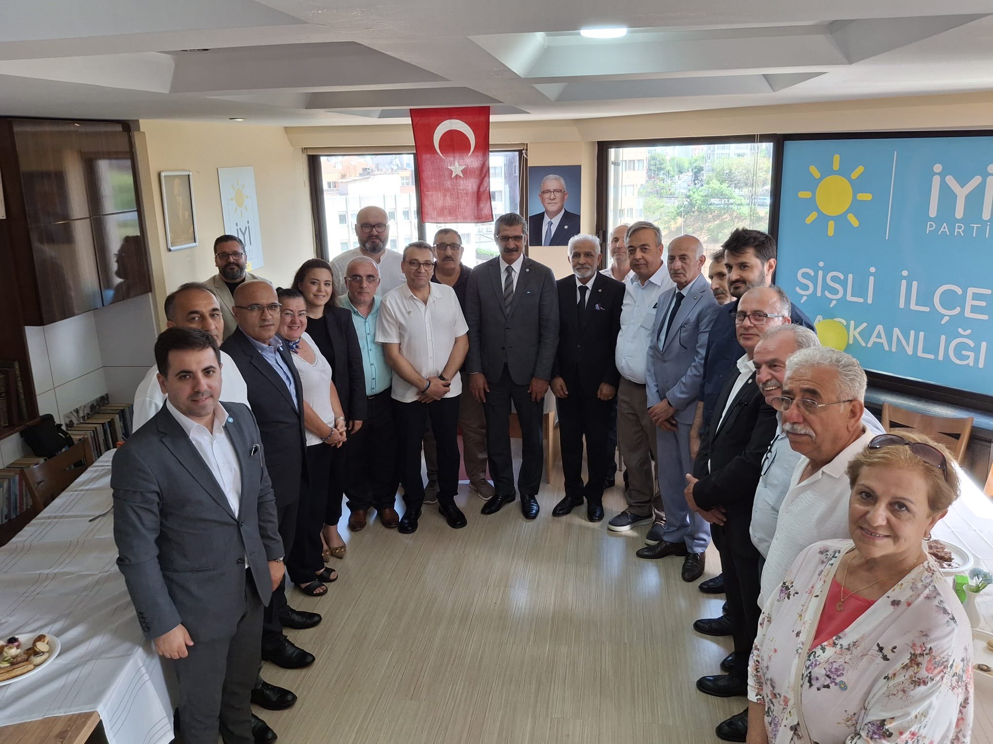 İYİ Parti Şişli İlçe Başkanlığı yeni Başkanı ve Yönetimiyle Yeni yerinde faaliyete başladı