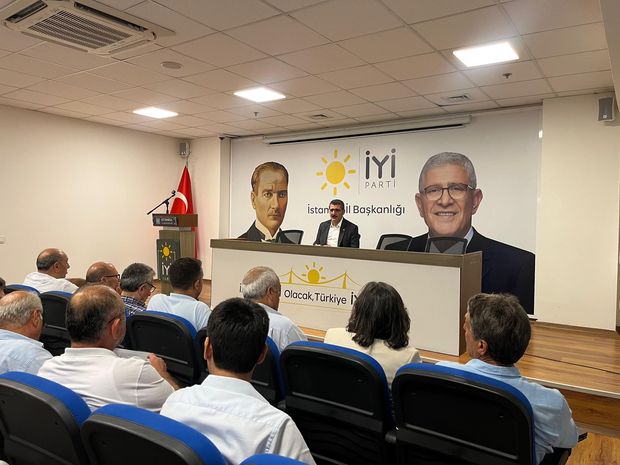 İstanbul İl Başkanlığında, ilçe başkanları toplantısı gerçekleştirildi