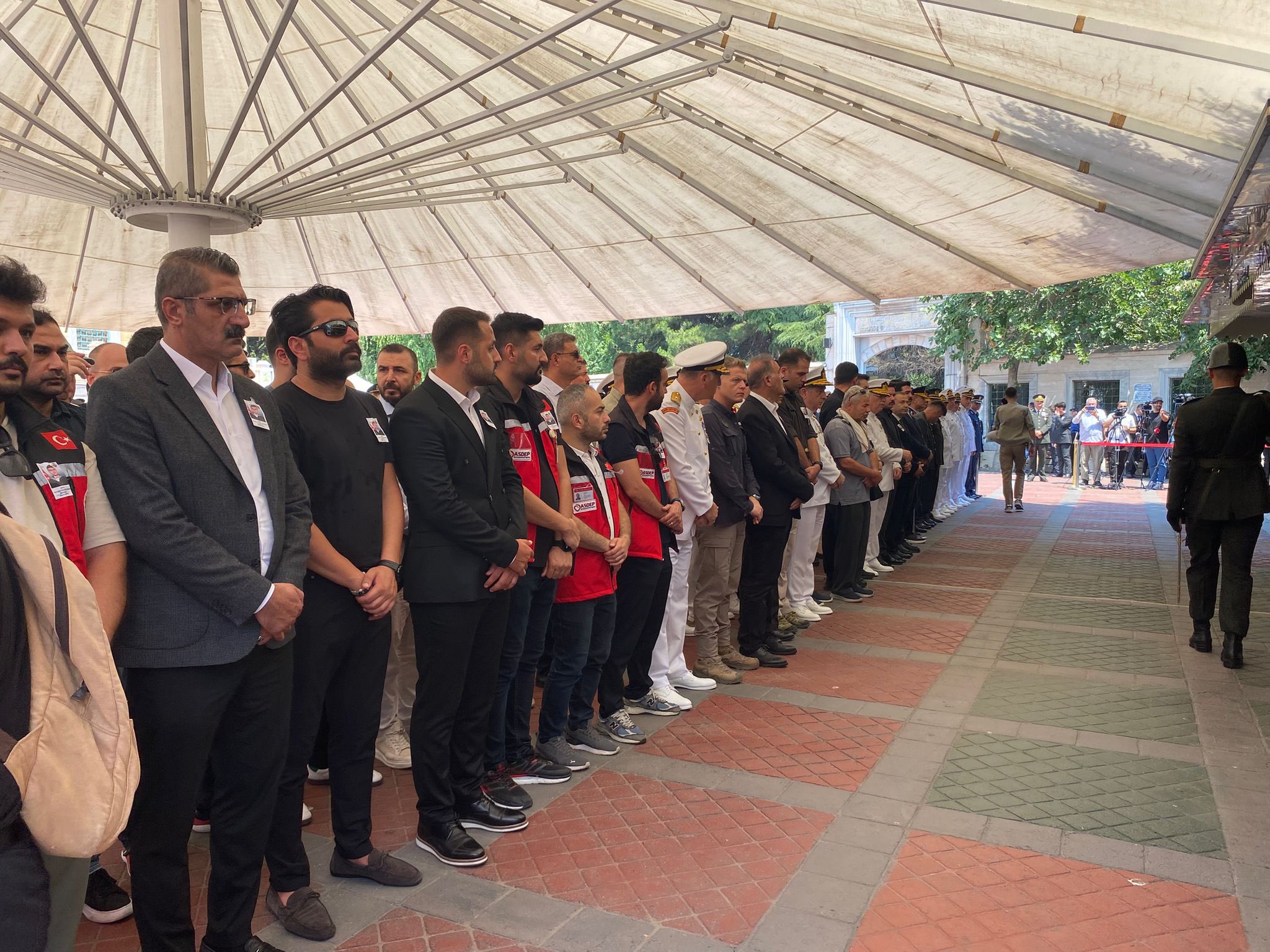 İstanbul İl Başkanı Yücel Coşkun Şehidimizi son yolculuğuna uğurlayanlar arasındaydı