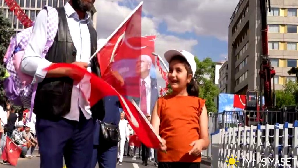 Bayrak Altına Marşı