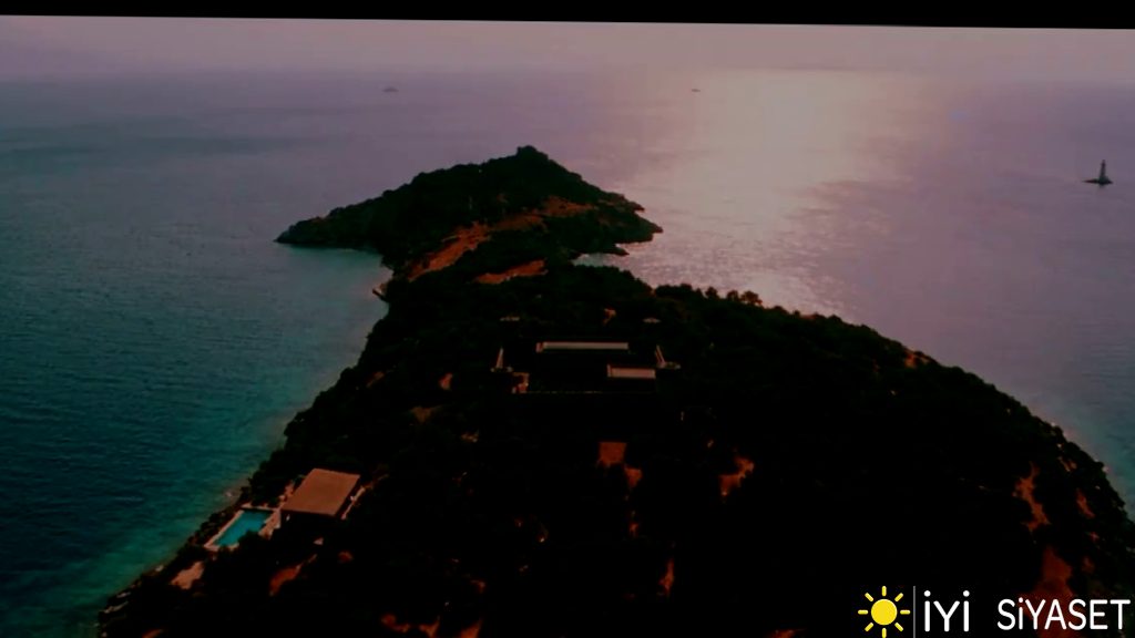 Satılık Bahçeli Villa: Deniz manzaralı, 250 metrekare kapalı alan, 500 metrekare bahçeli…